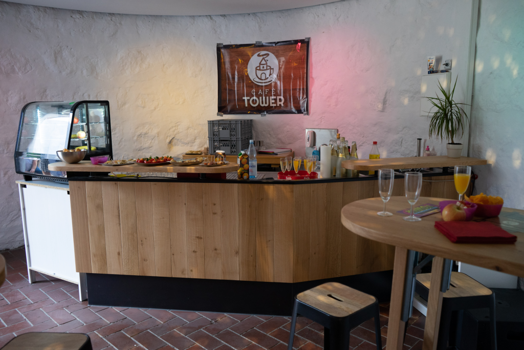 Café Tower: Die neue Theke